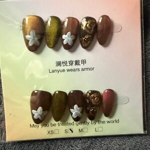 Lanyue Brown & Olive Floral Press-On Nail Set